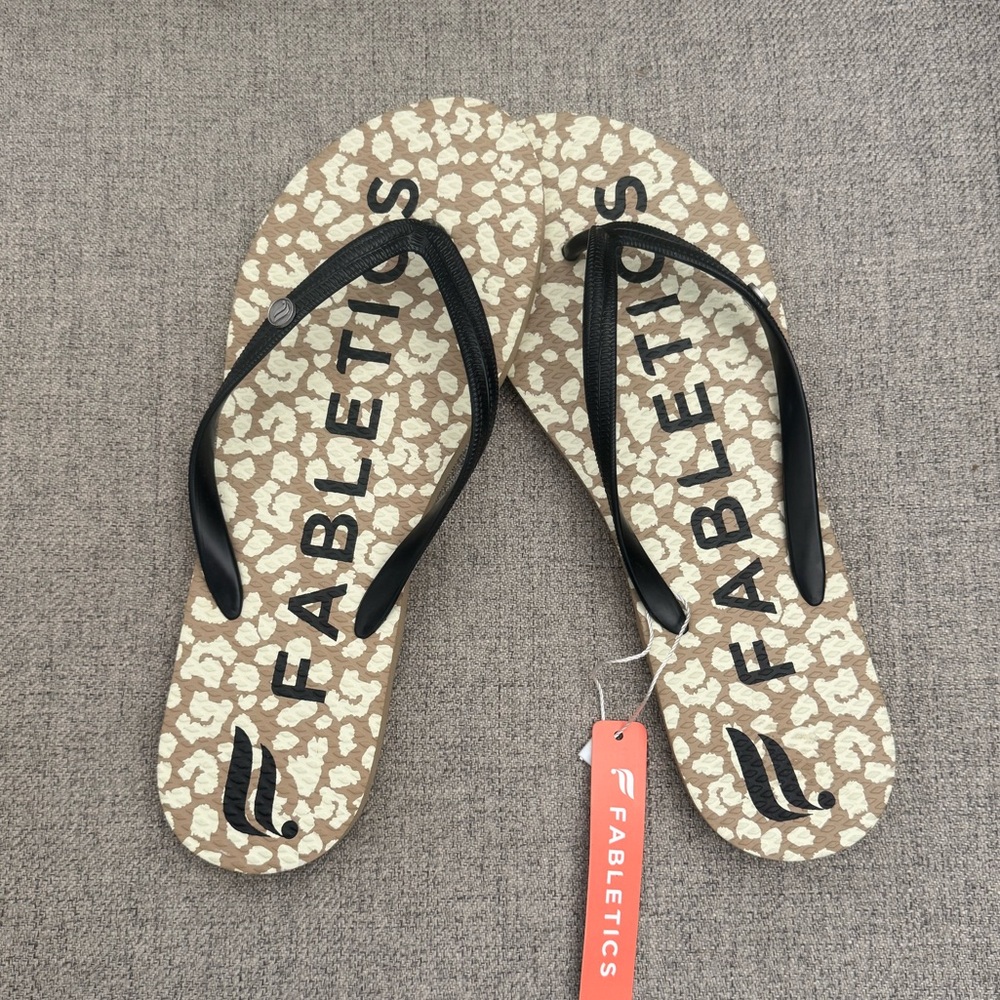 Fabletics Black and Tan Women’s Thong Sandals✨